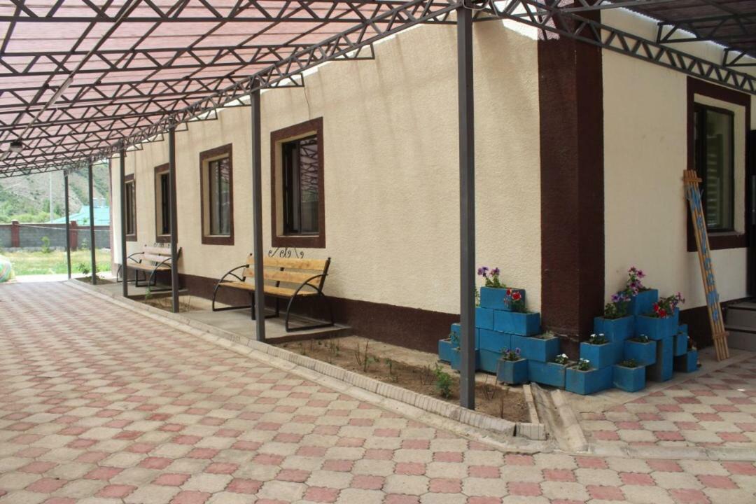 Mount Yard Karakol Exterior foto