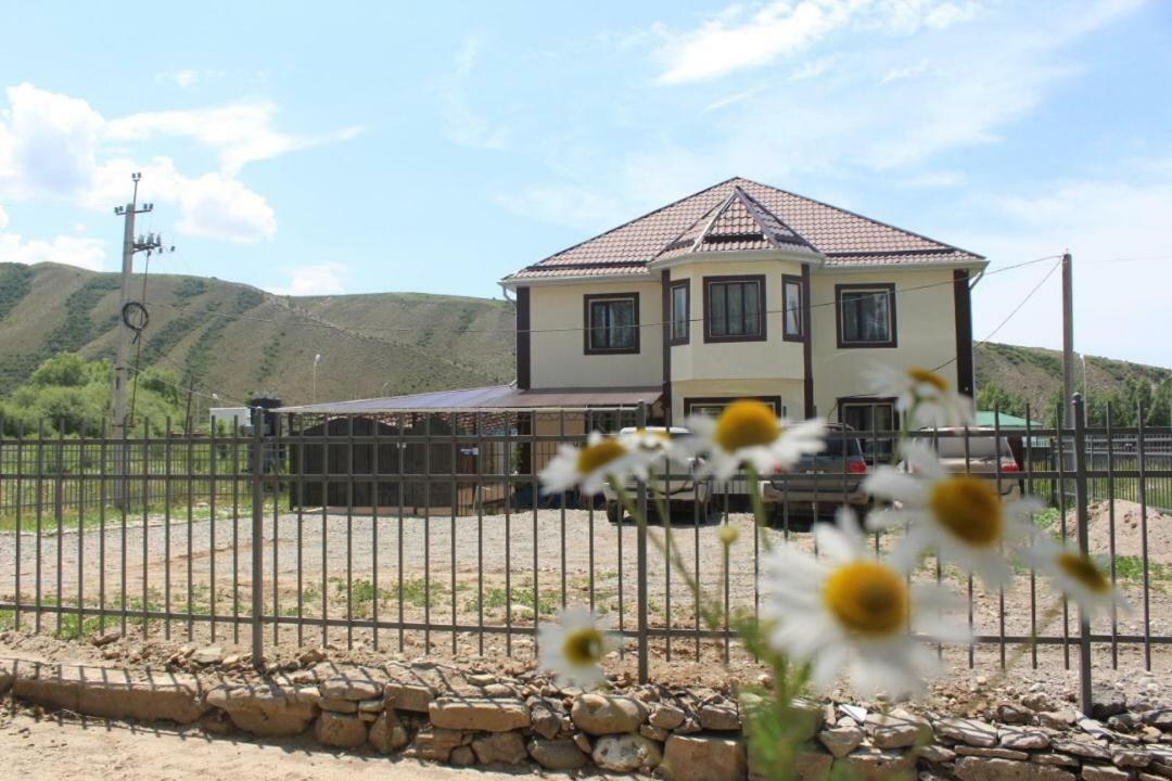 Mount Yard Karakol Exterior foto